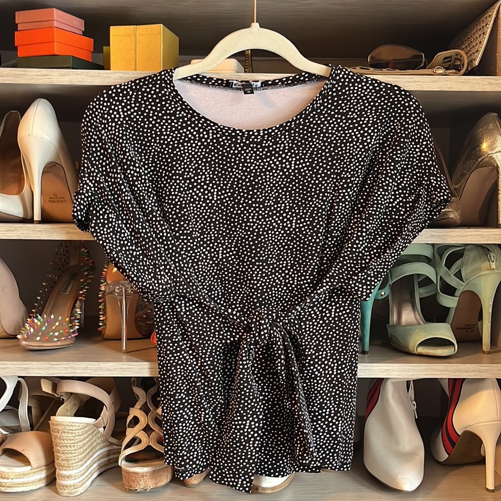 Express polka dot cuffed sleeve t shirt tie front